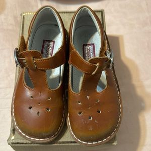 L’amour girls size 11 cognac in color